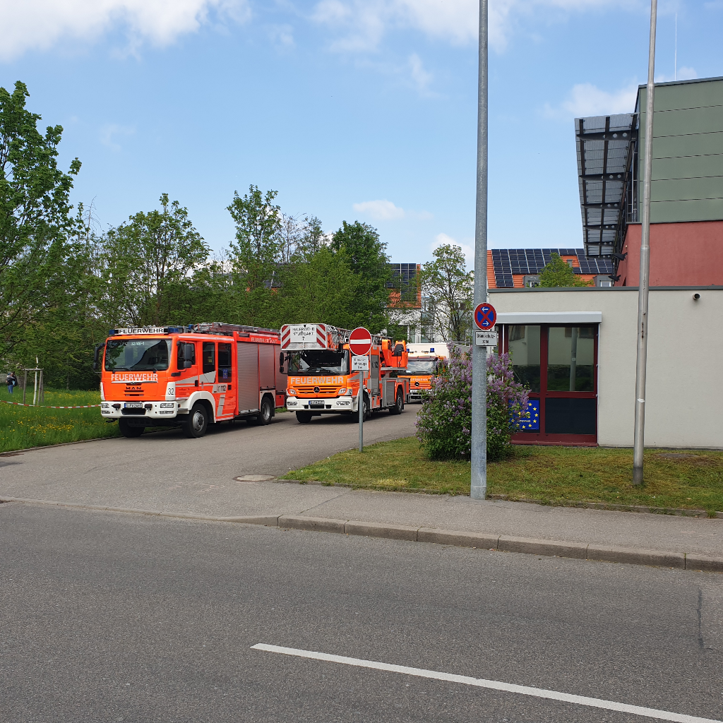 Einsatzfoto In der Nacht wurde die Freiwillige Feuerwehr Weilimdorf zu einem Verkehrsunfall in der Engelbergstraße alarmiert ...