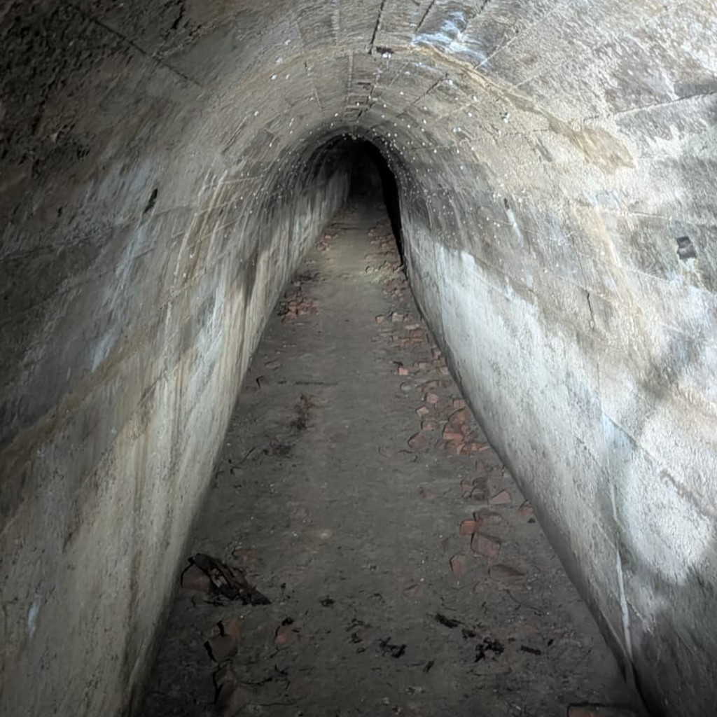 Einsatzfoto Für ein städtisches Amt wurde eine ehemalige Bunkerruine in einem Waldgebiet zwischen Weilimdorf und Zuffenhausen unter Atemschutz begangen ...